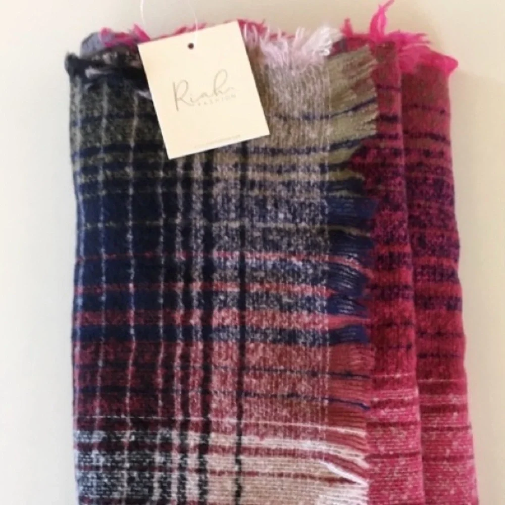 BACK IN STOCK! Plaid Blanket Scarf in pink and cream